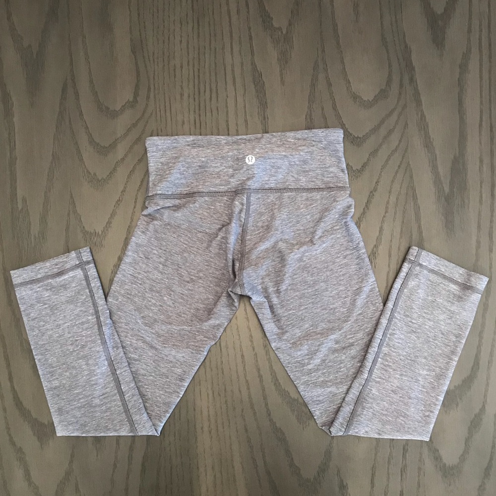 Lululemon Cropped Under Wunder Leggings 2 - Picture 2 of 7